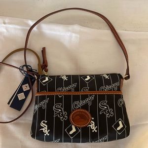 Dooney & Bourke Chicago White Sox crossbody + coin purse